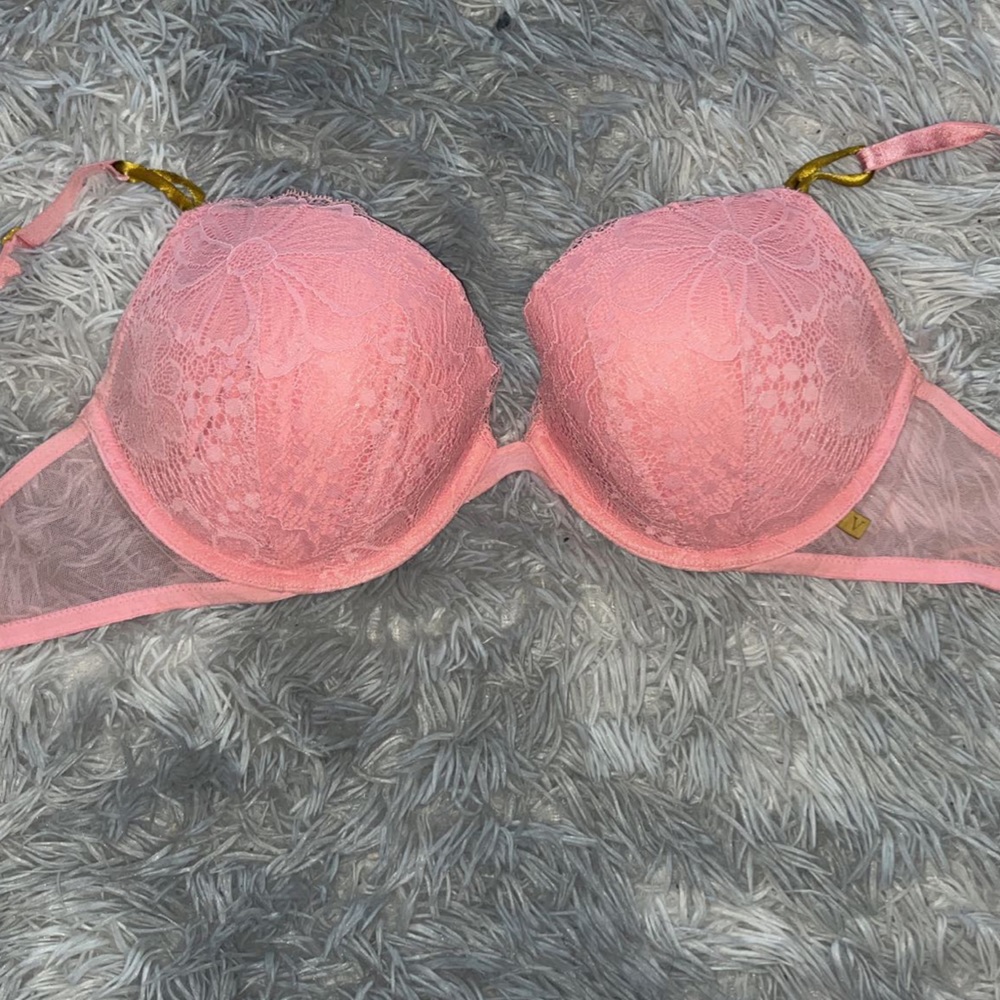 36D Victoria’s Secret bra